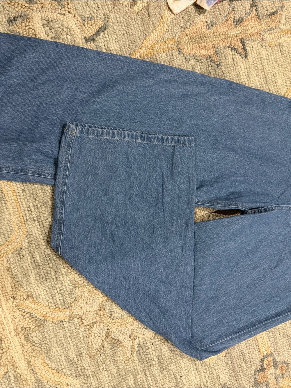 Z Supply Relaxed Fit Women's Jeans in Faded Blue